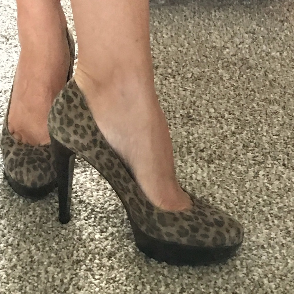 STUART WEITZMAN SUEDE LEOPARD PUMPS